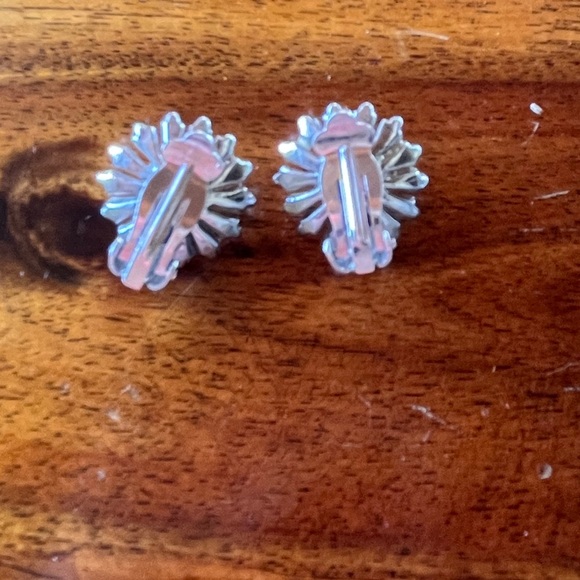 Elegant Pearl and Silver Earrings - Picture 2 of 2